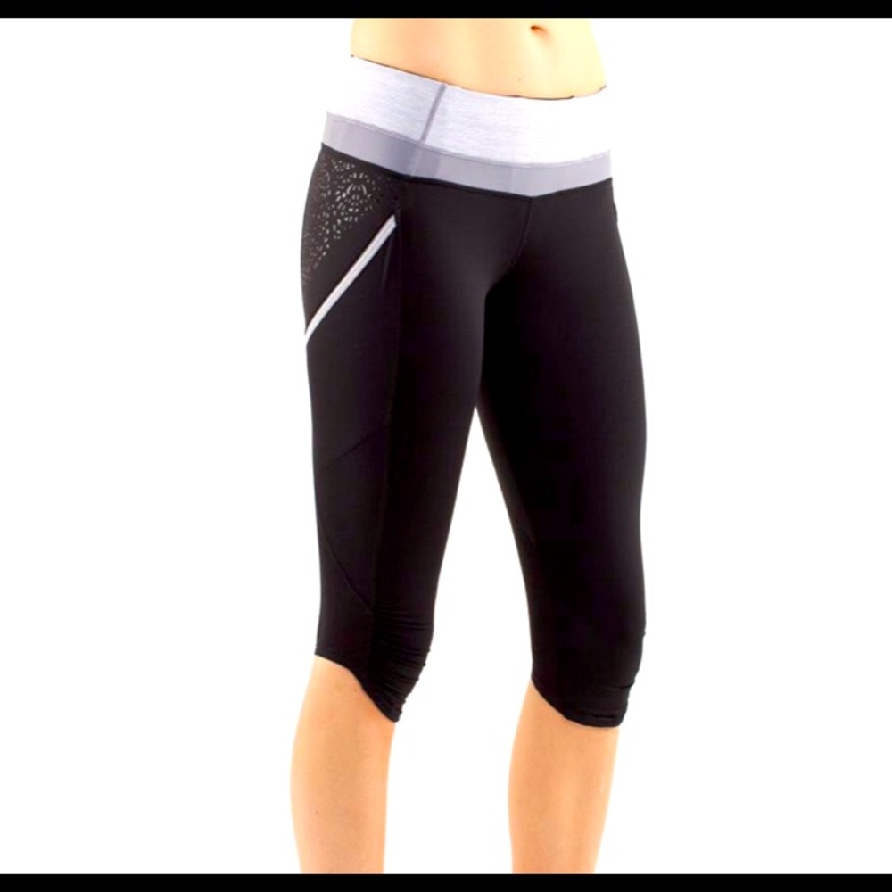 Lululemon Run A Marathon Crop
Black / Wee Stripe